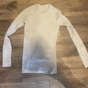 Cream/Gray patterned Lululemon size 2 Long Sleeve